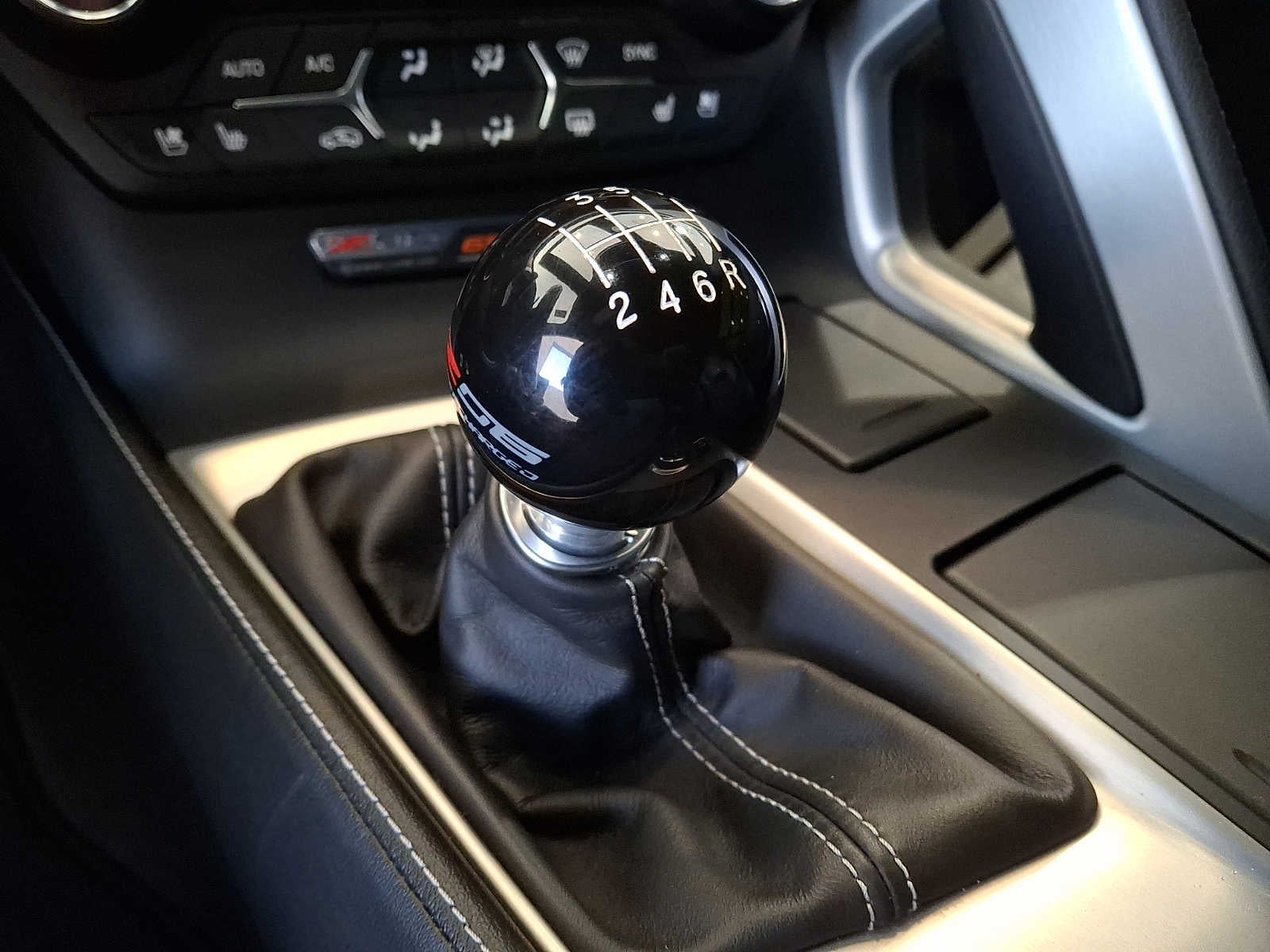 2015 Chevrolet Corvette 2dr Z06 Cpe w/2LZ