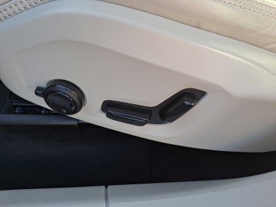 2024 Volvo XC60 Recharge Plug-In Hybrid T8 eAWD PHEV Ultimate Dark Theme