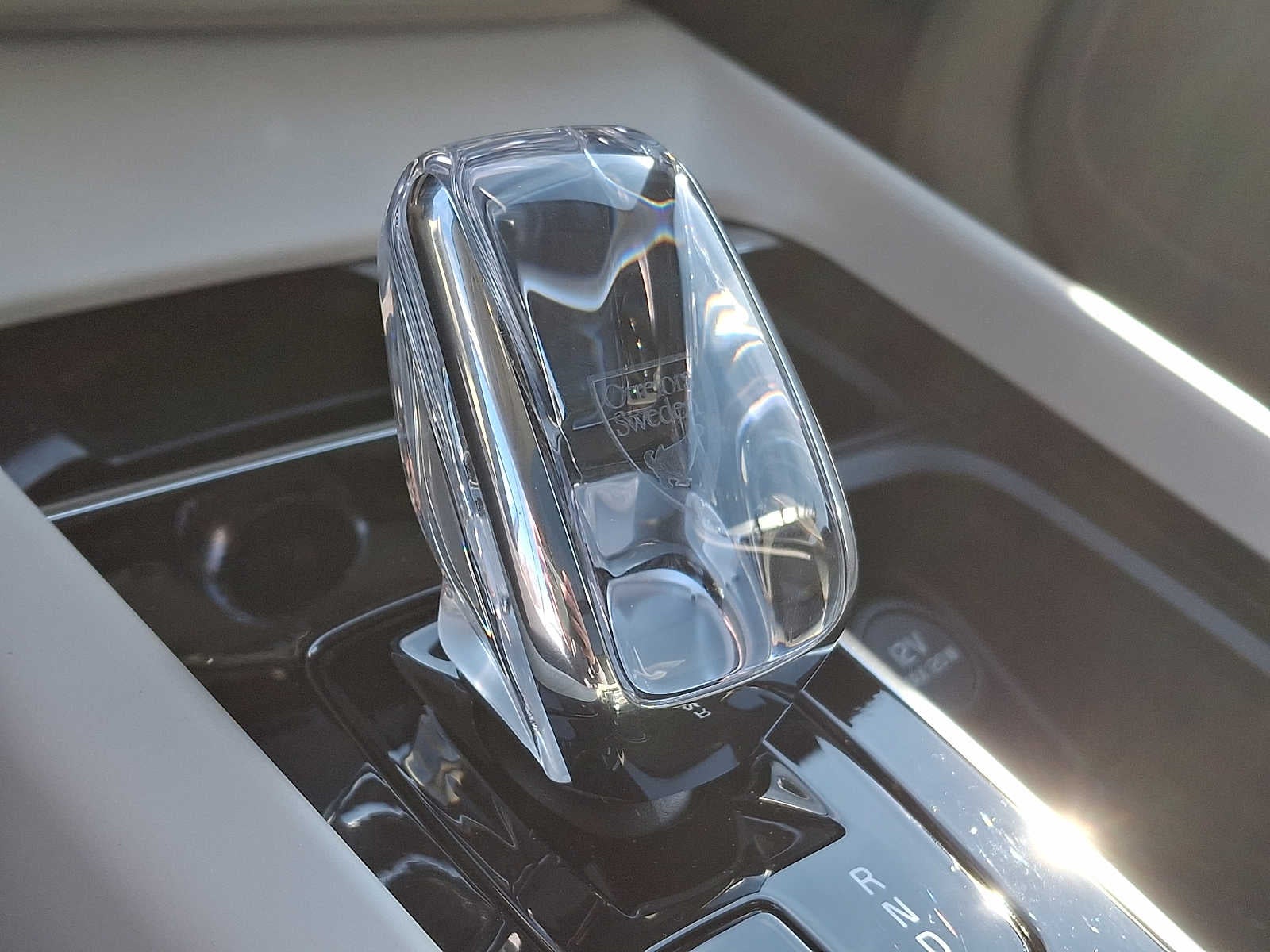 2024 Volvo XC60 Recharge Plug-In Hybrid T8 eAWD PHEV Ultimate Dark Theme