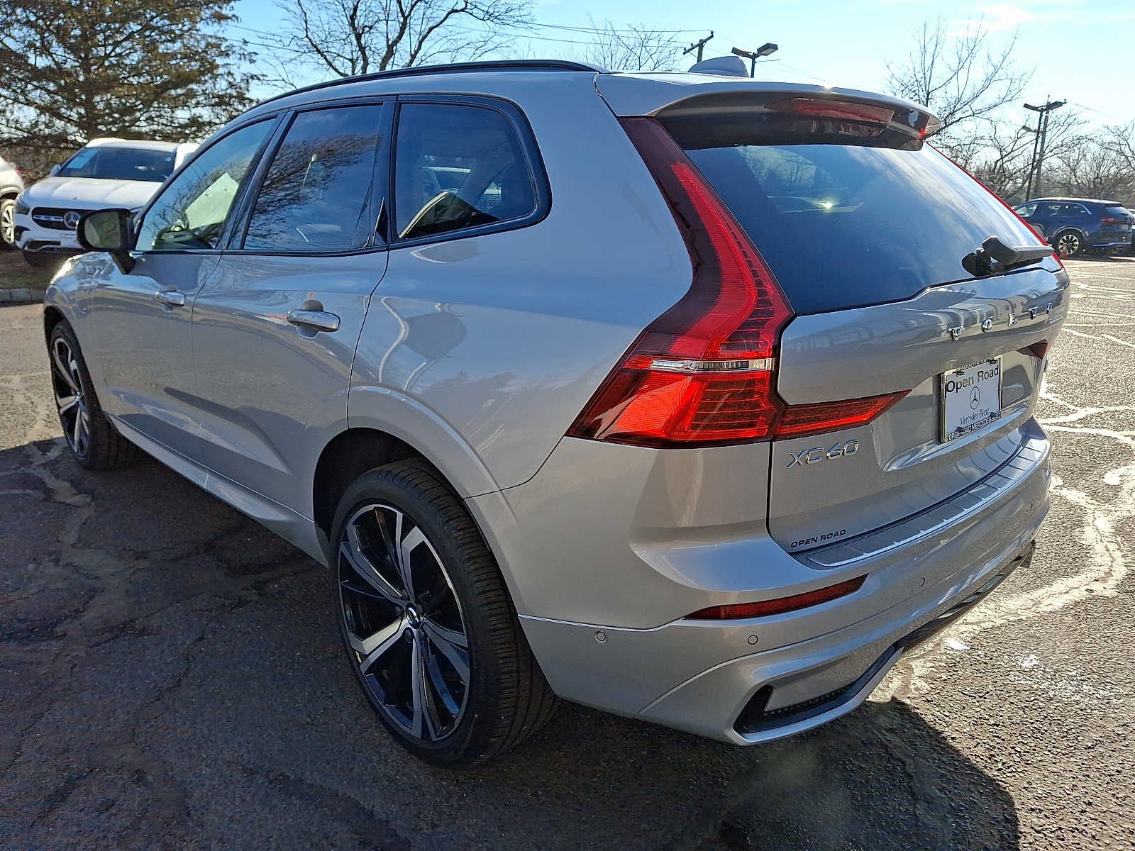 2024 Volvo XC60 Recharge Plug-In Hybrid T8 eAWD PHEV Ultimate Dark Theme