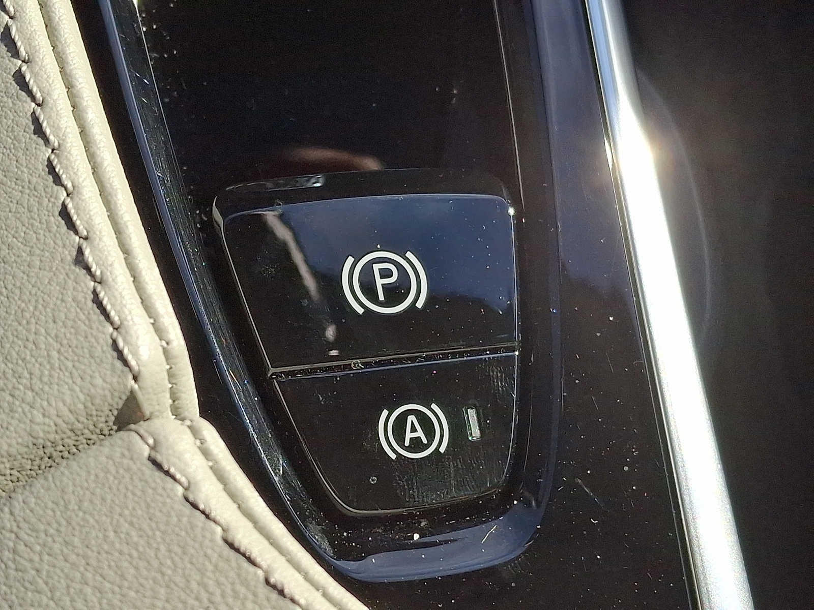 2024 Volvo XC90 B5 AWD Plus Bright Theme 7P