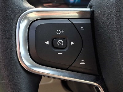 2023 Volvo XC40 B5 AWD Plus Bright Theme