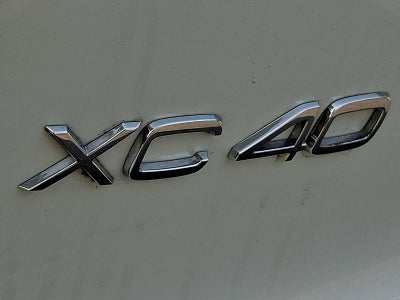 2023 Volvo XC40 B5 AWD Plus Bright Theme